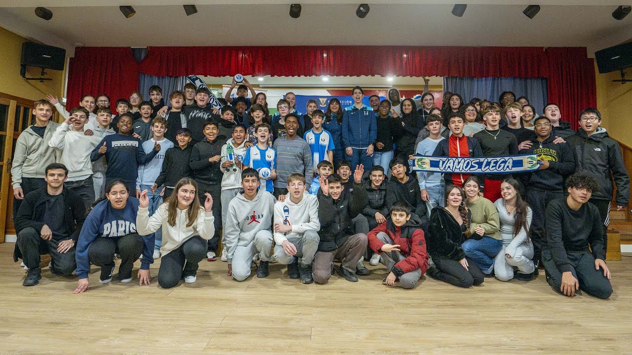 🏫 El C.D. Leganés Femenino visita la CEMU con #ElLegaVuelveAlCole con motivo del Día de la Mujer.