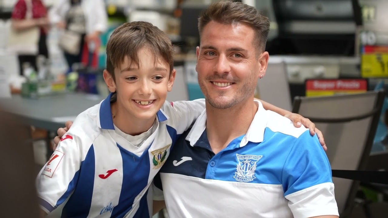 📹 Julián Chicco y Seydouba Cissé, con la afición en Carrefour Plaza Nueva
