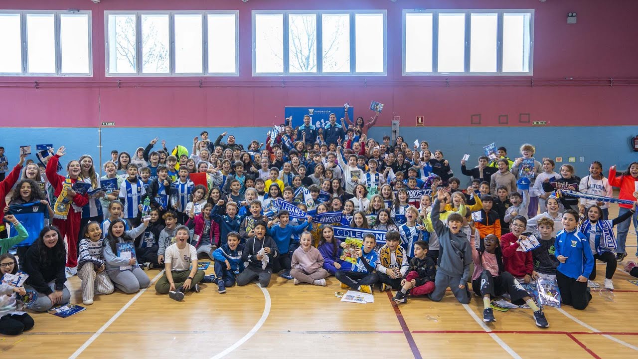 🎥🏫 #ElLegaVuelveAlCole con Javi Hernández y Darko Brašanac en el CEIP Constitución de 1812