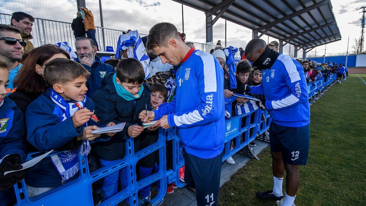El Leganés llena de ilusión a centenares de niños en el entrenamiento del día antes de Reyes